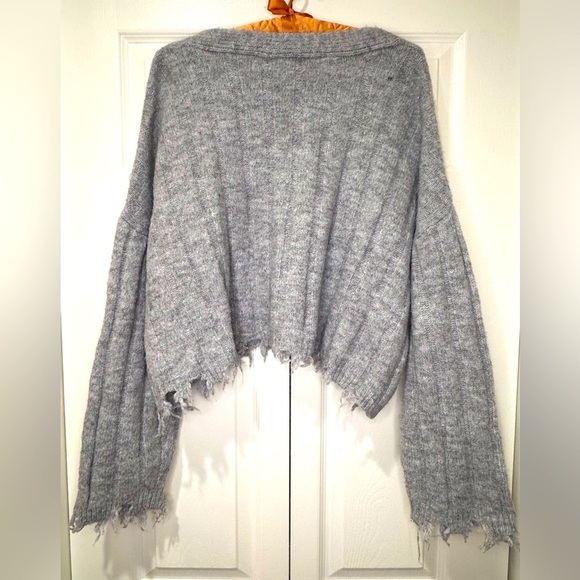 Altar’d State Distressed Hem Cropped Cardigan Gray Size M. GUC - Picture 7 of 8